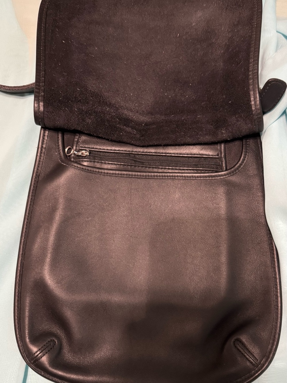 Classic Black Leather Crossbody Shoulder Bag - Sleek Everyday Carry 9135 - Picture 6 of 10